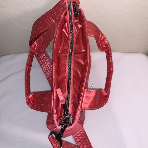 LUG BRAND NEW WITH TAG CADENCE WATERMELON METALLIC CROSSBODY BAG - Picture 4 of 9